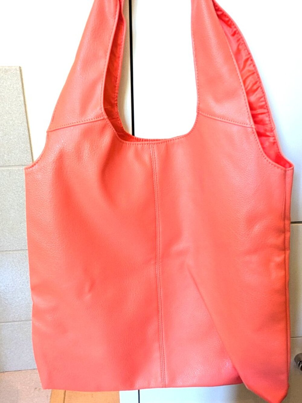 WOMEN'S TOTE TANGERINE BAG IN FOR BEACH OR ANYWHERE-SAKS-NEVER USED-FAUX LEATHER
